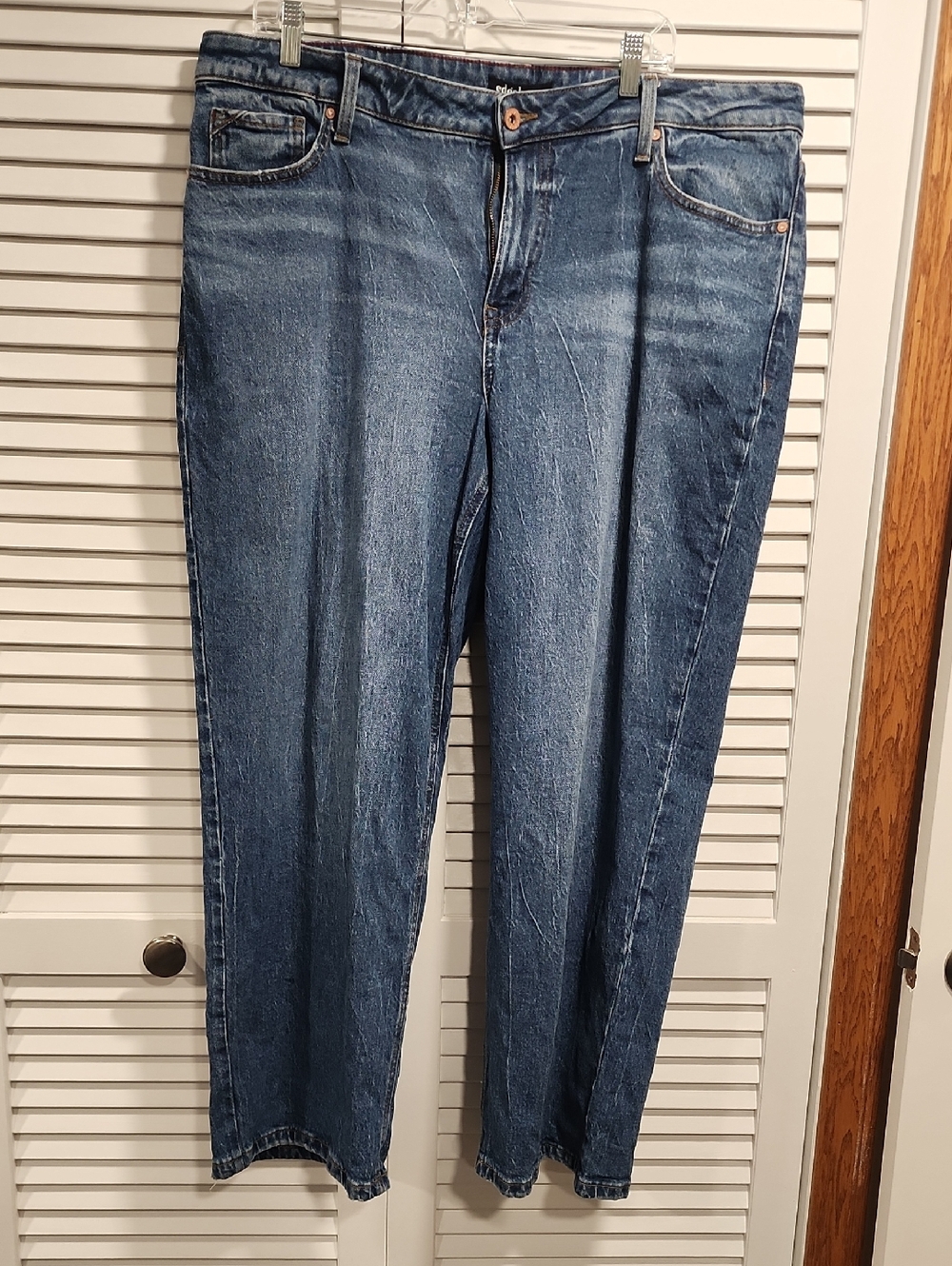 Classic Women's Straight-Leg Jeans in Medium Blue